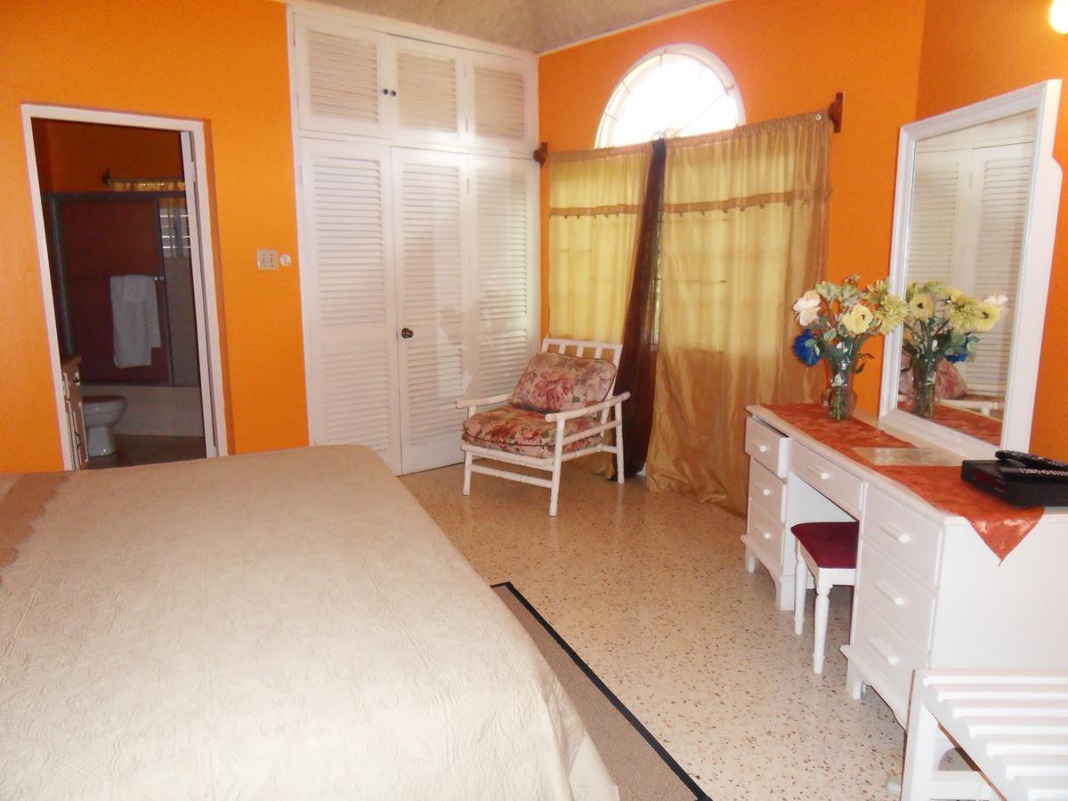 Whistling Villa Runaway Bay Exterior foto